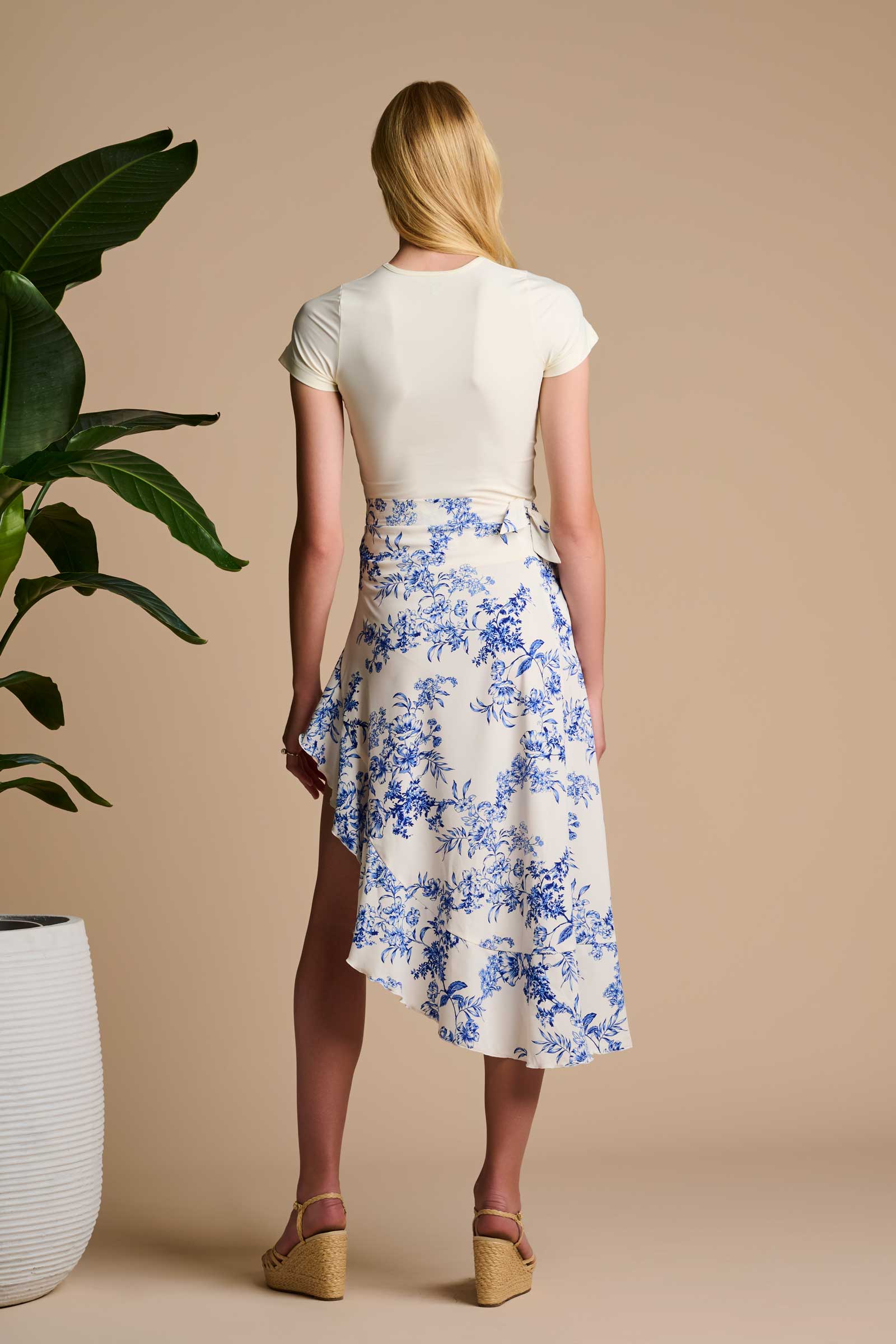 Color_Vanilla China Blue Damask